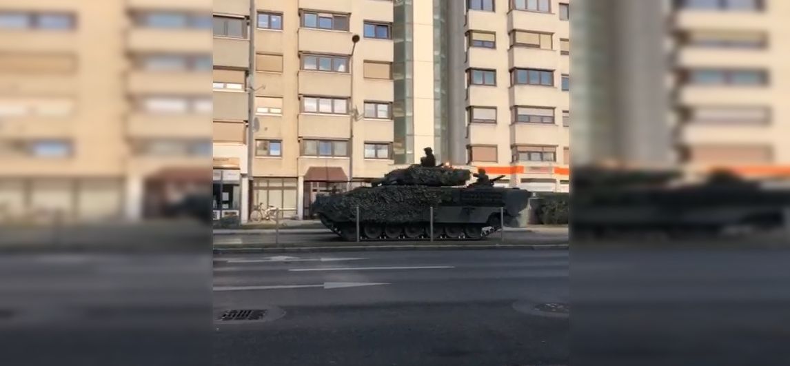 Die Panzer rollten am Samstag durch Wr. Neustadt (NÖ)