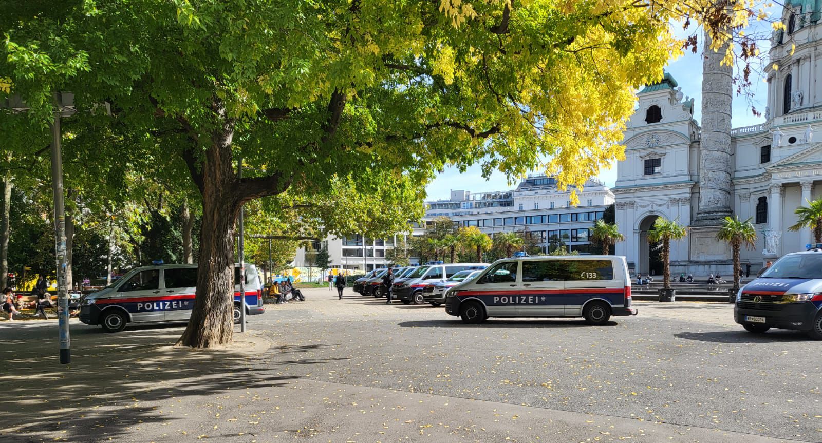 Zahlreiche Polizisten sind am Sonntag wegen des Derbys im Einsatz. (Symbolfoto)