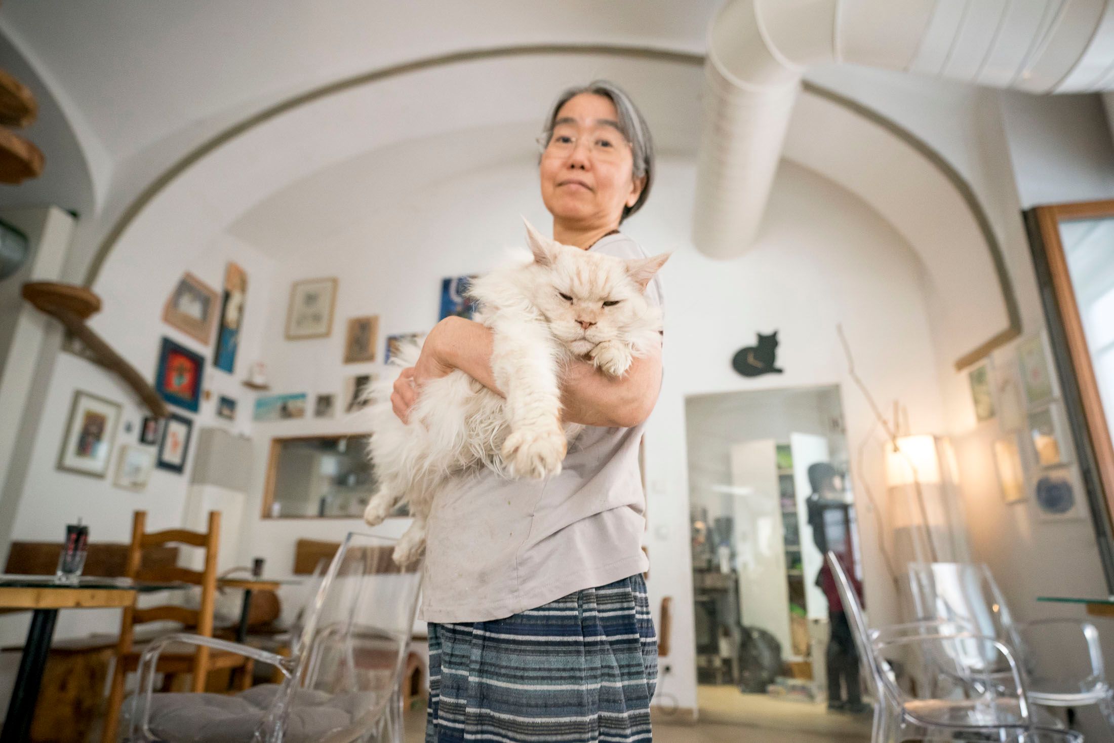Inhaberin Takako Ishimitsu brachte die Idee des Katzencafés vor zehn Jahren nach Europa. Nun sei Zeit für einen Nachfolger, ist sie überzeugt.