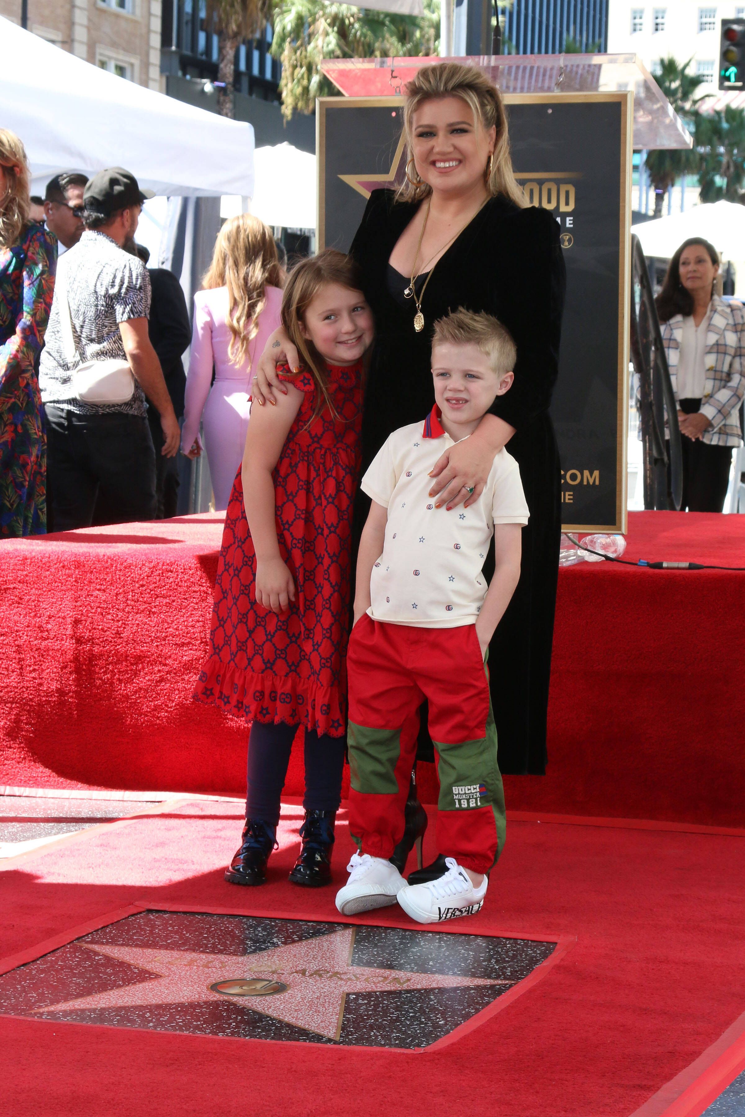 Kelly Clarkson mit ihren Kindern.