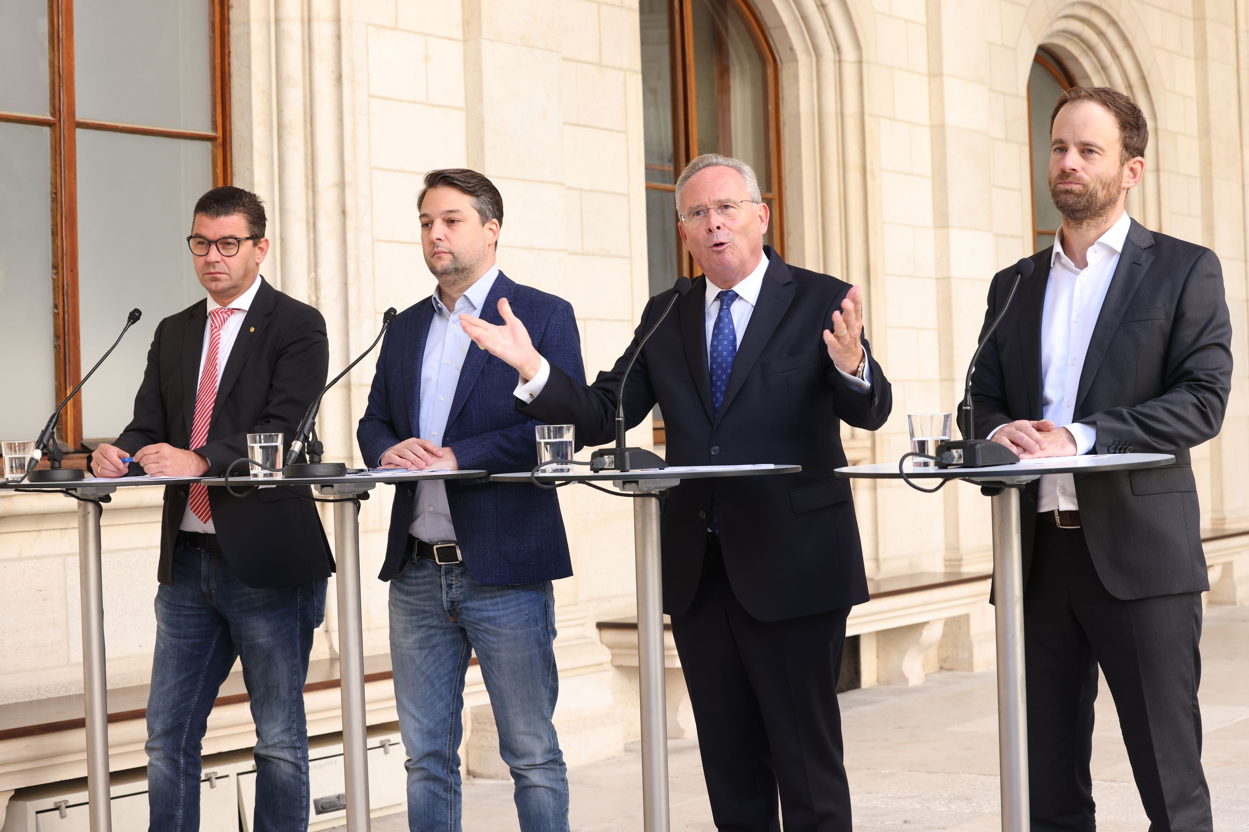FP-Finanzsprecher Udo Guggenbichler, FP-Chef Dominik Nepp, VP-Parteichef Karl Mahrer, VP-Klubobmann Markus Wölbitsch