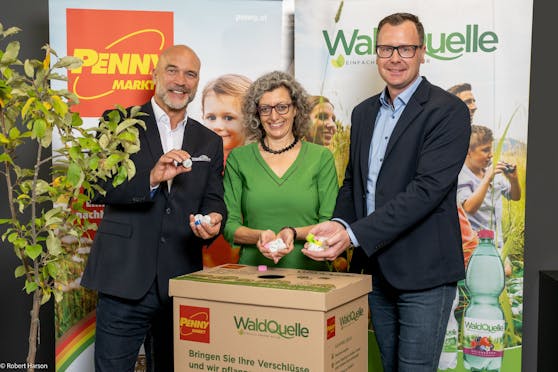 (v.l.n.r.): PENNY Geschäftsführer Ralf Teschmit, Waldquelle Mineralwasser Geschäftsführerin Monika Fiala und PENNY Geschäftsführer Mario Märzinger.