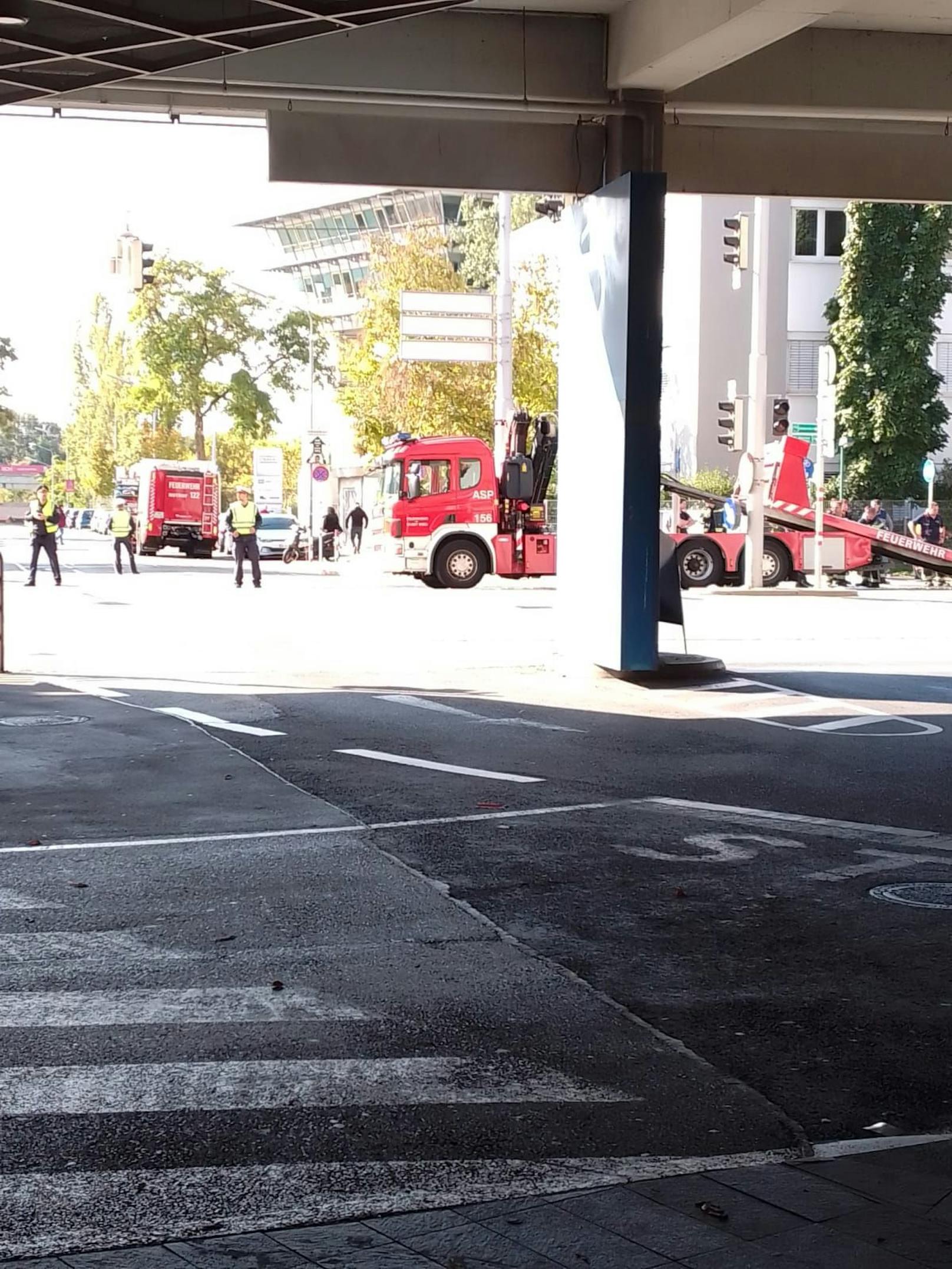 Riesige Rauchsäule über Wien – Feuerwehr im Großeinsatz