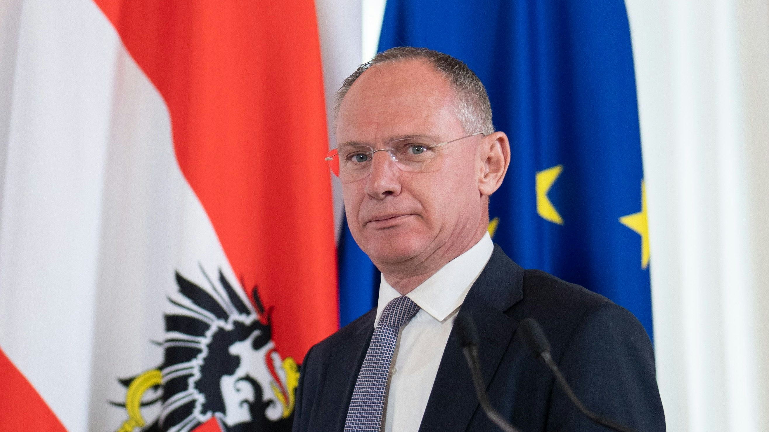 Innenminister Gerhard Karner vor der Pressekonferenz am Montag. 