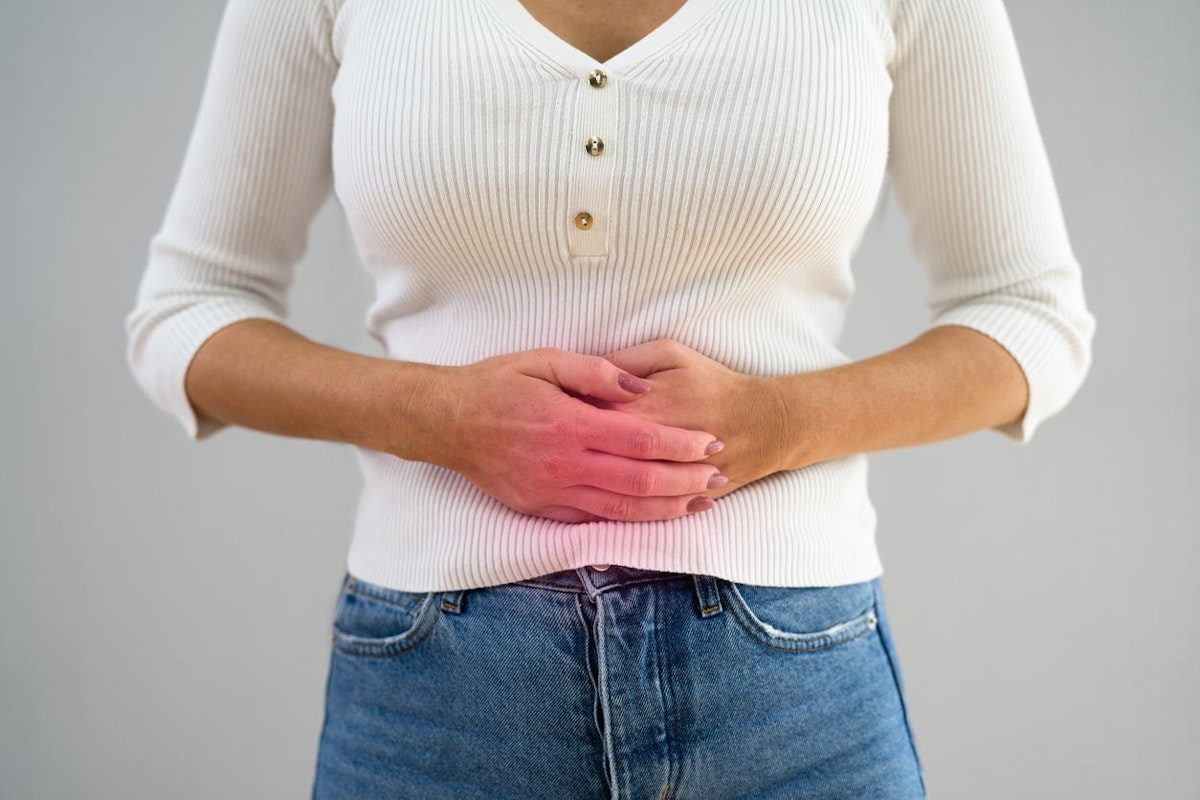 Du solltest dich vergewissern, dass es sich bei dir nicht um einen stillen Reflux handelt. Dieses weist kein unangenehmes Brennen auf und die Einnahme von Apfelessig könnte eher kontraproduktiv sein. 