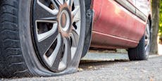 Gummis aufgeschlitzt – Polizei jagt Reifen-Stecher