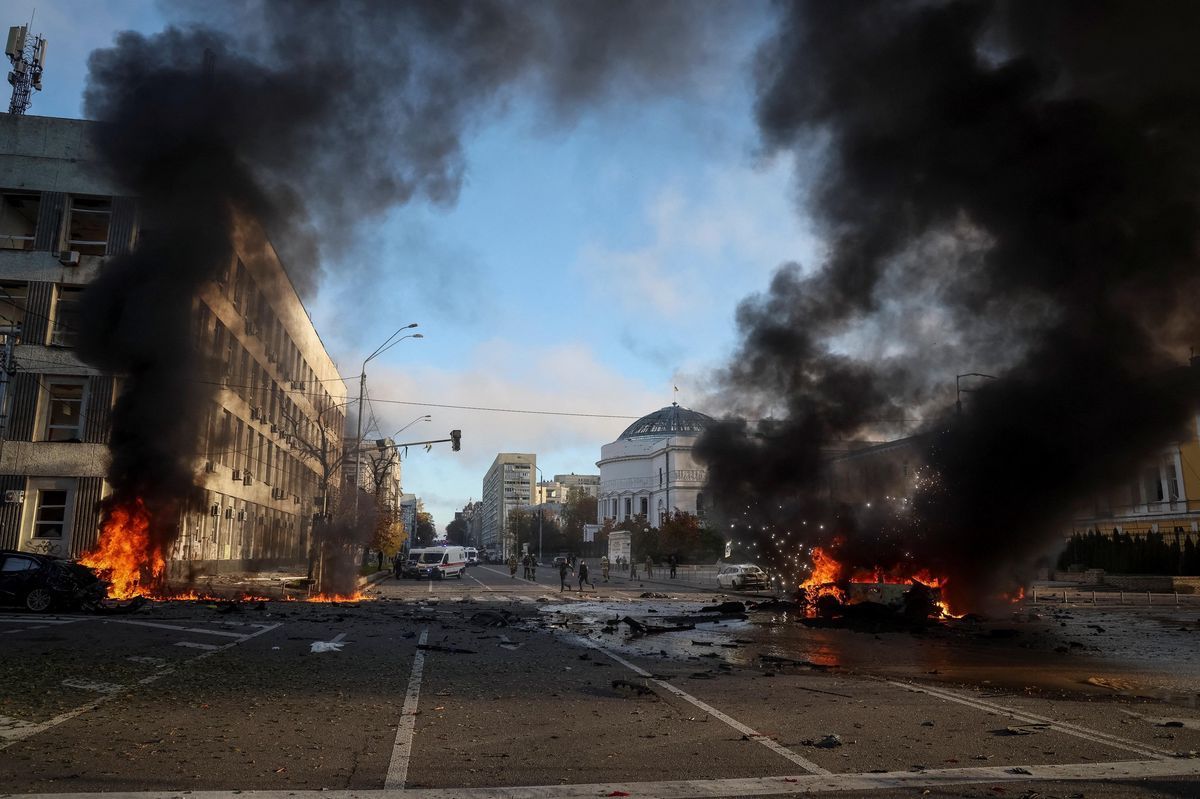 Mit stundenlangem Raketenbeschuss trug Russland den Krieg am Montag wieder nach Kiew und in ukrainische Regionen von Charkiw im Osten bis Lwiw im Westen.