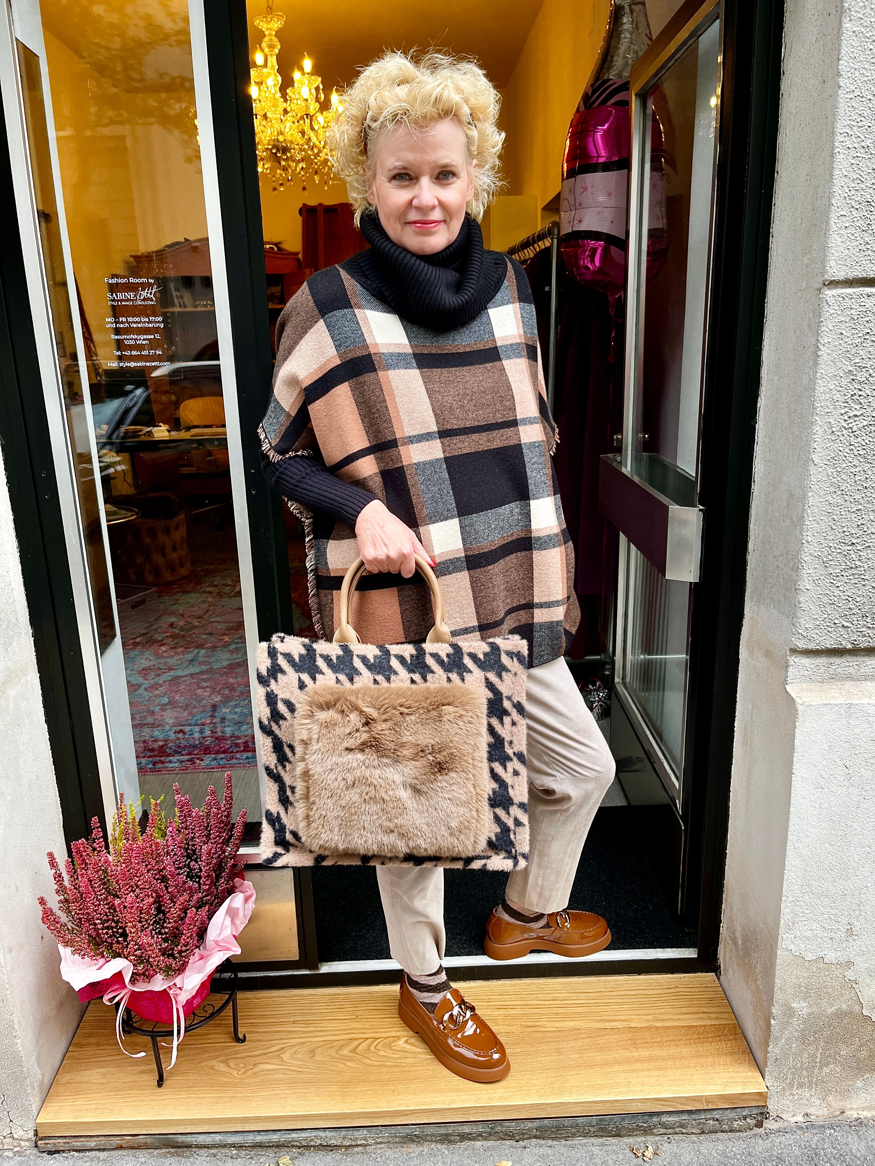 Sabine Zettl setzt in ihrem "Fashion Room" in Wien-Landstraße auf bunte Designs zu leistbaren Preisen.