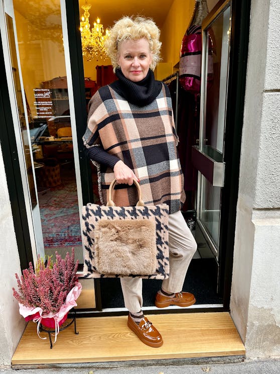 Sabine Zettl setzt in ihrem "Fashion Room" in Wien-Landstraße auf bunte Designs zu leistbaren Preisen.