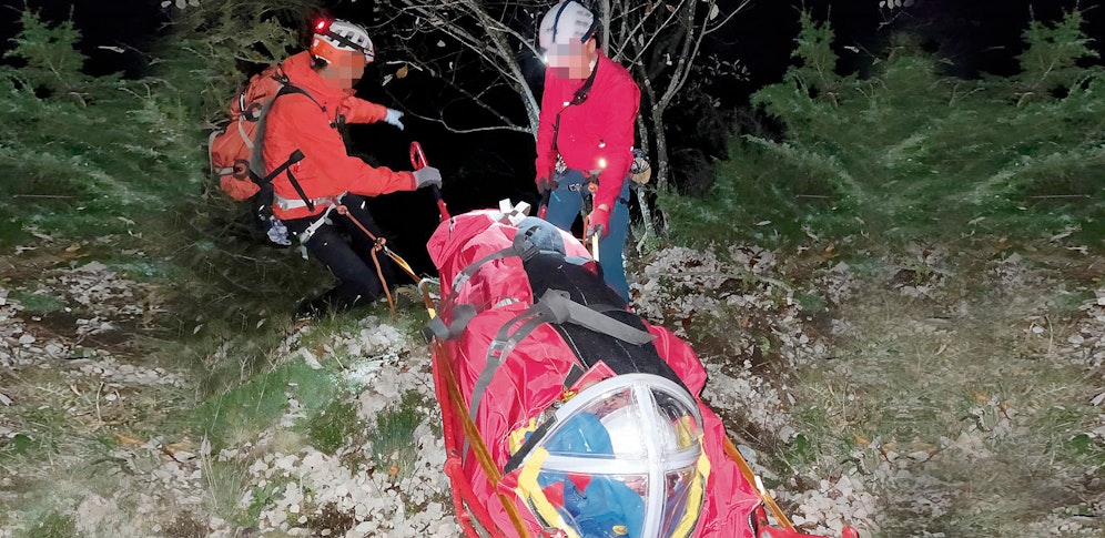 Bergrettung und Alpinpolizei seilten den Mann ab.