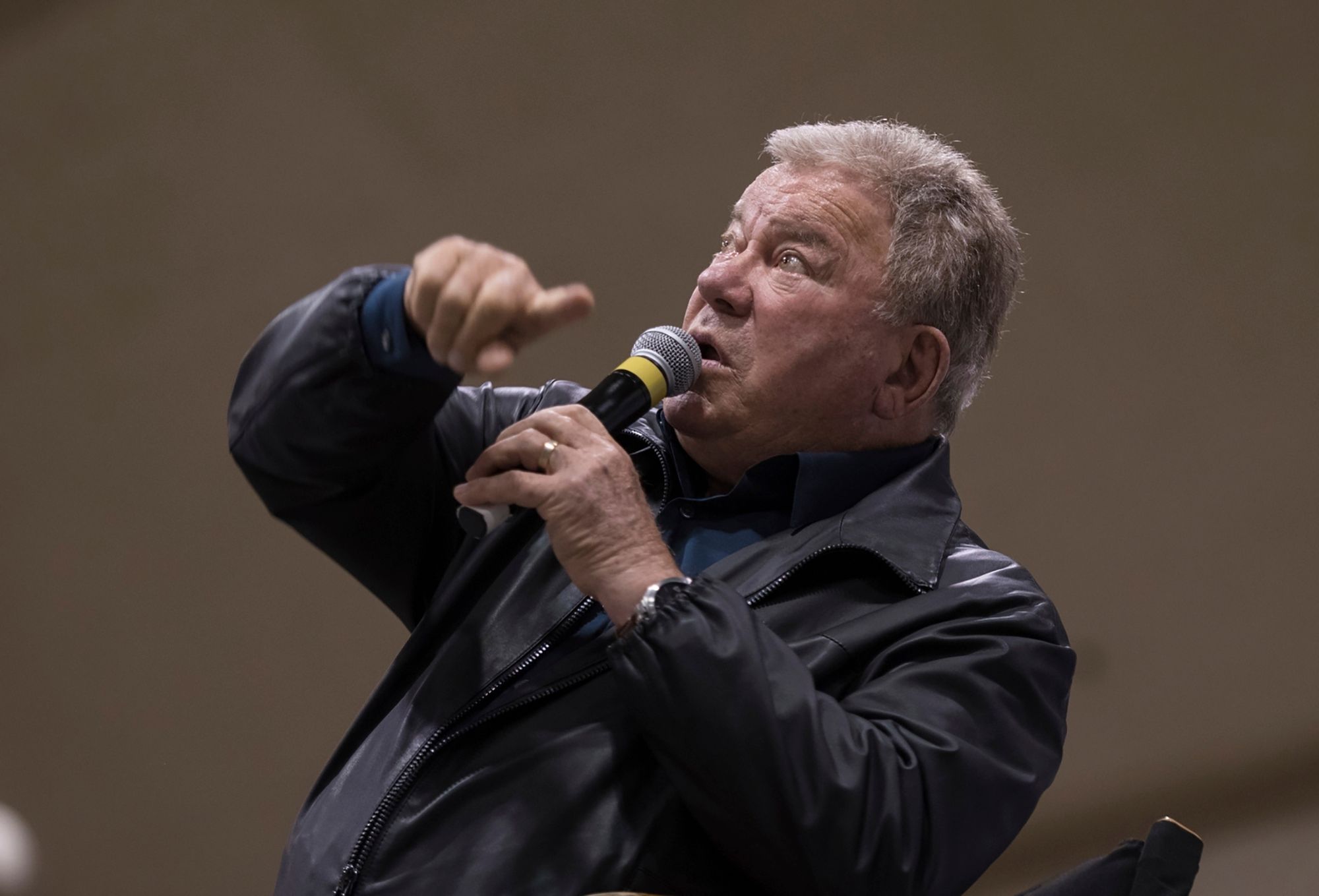 Download von www.picturedesk.com am 11.10.2022 (10:43).  Canadian actor William Shatner speaks about his recent trip to space during a Fan Expo Canada Q&A in Toronto on Friday, Oct. 22, 2021.(Tijana Martin/The Canadian Press via AP) - 20211023_PD0124 - Rechteinfo: Rights Managed (RM)