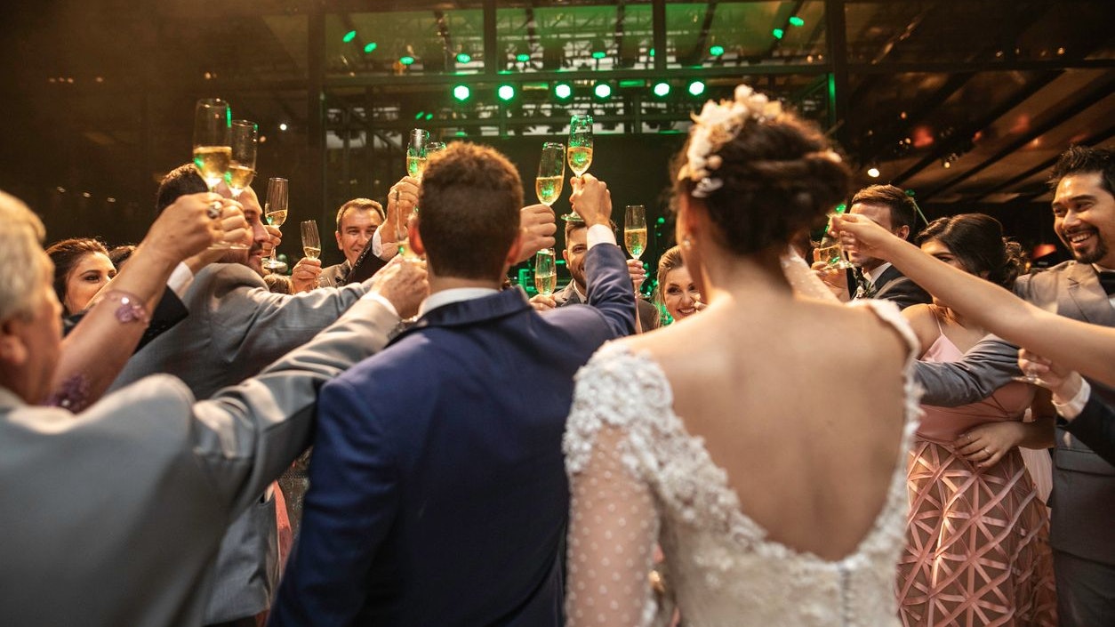 Die Hochzeitsgäste ließen es ordentlich krachen.