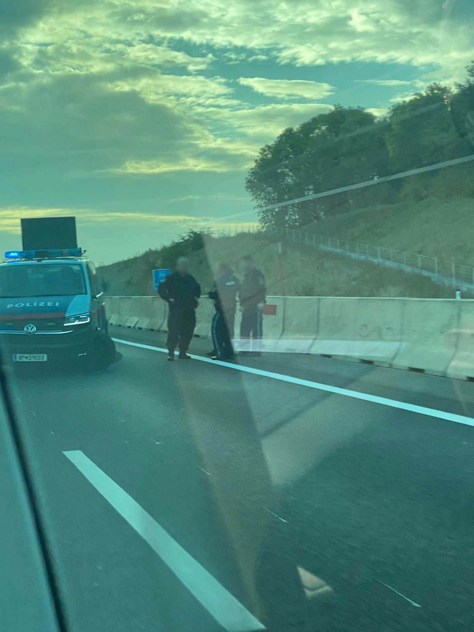 Ein Schlepper fuhr in Niederösterreich gegen ein Polizeiauto