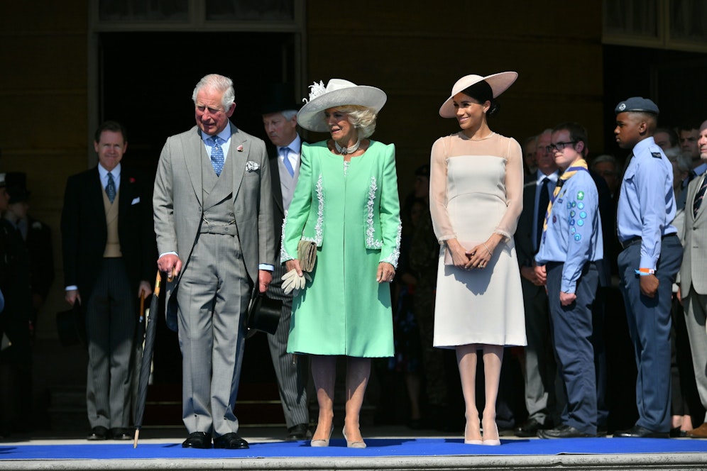Charles mit Camilla und Meghan.