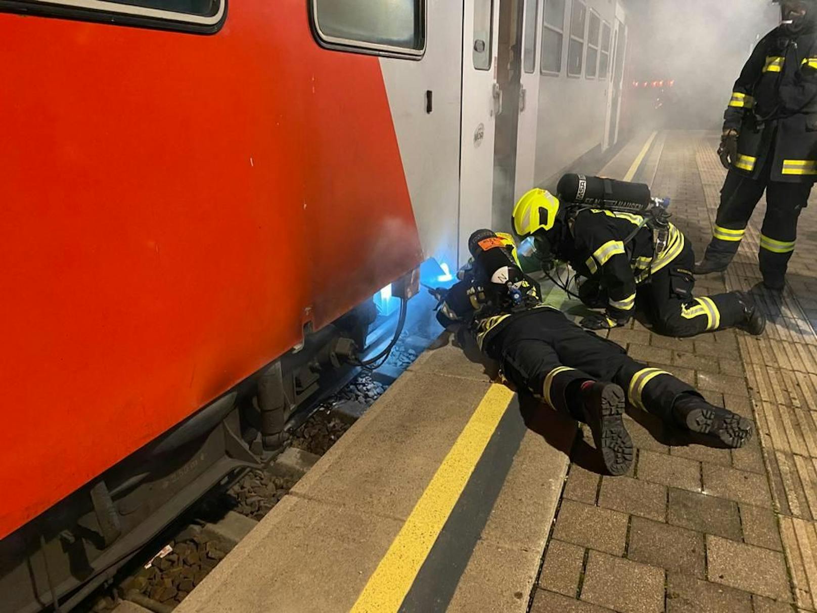 Zug fing im Tullnerfelder Bahnhof Feuer