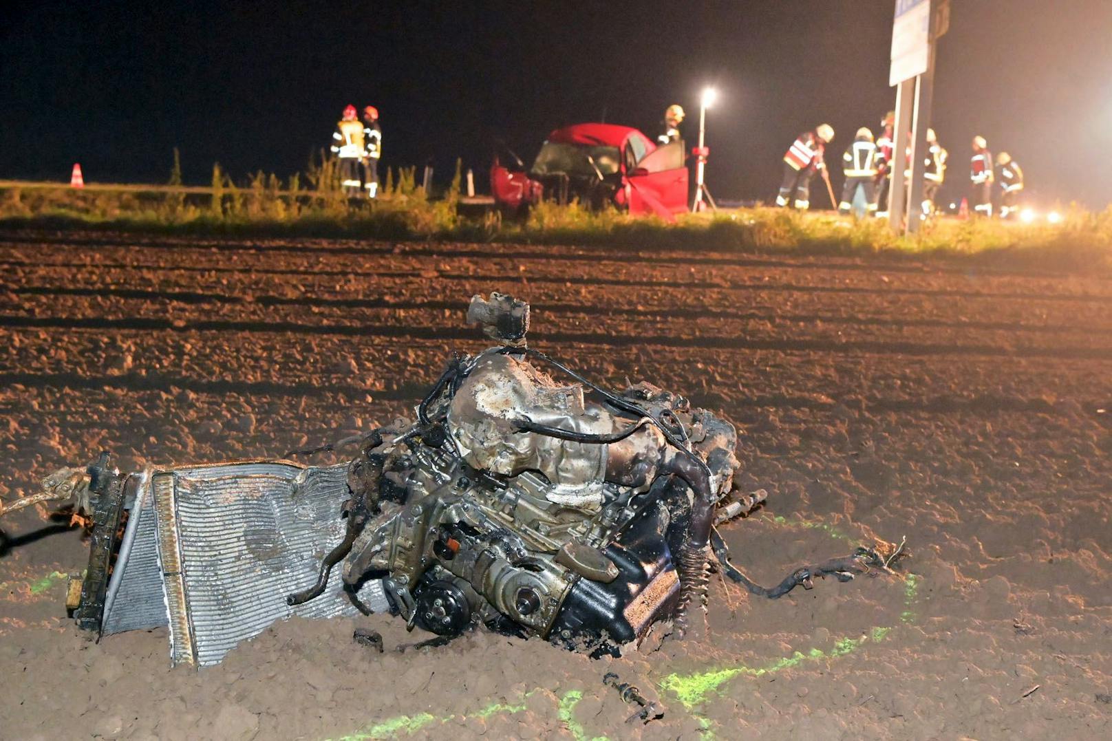 Die 51-Jährige übersetzte die Kreuzung mit der Altheimer Straße B148 in Richtung Katzenberg und dürfte dabei einen Lkw samt Anhänger, gelenkt von einem 56-jährigen Mann aus Linz, welcher auf der Altheimer Straße Richtung Altheim fuhr, übersehen haben.