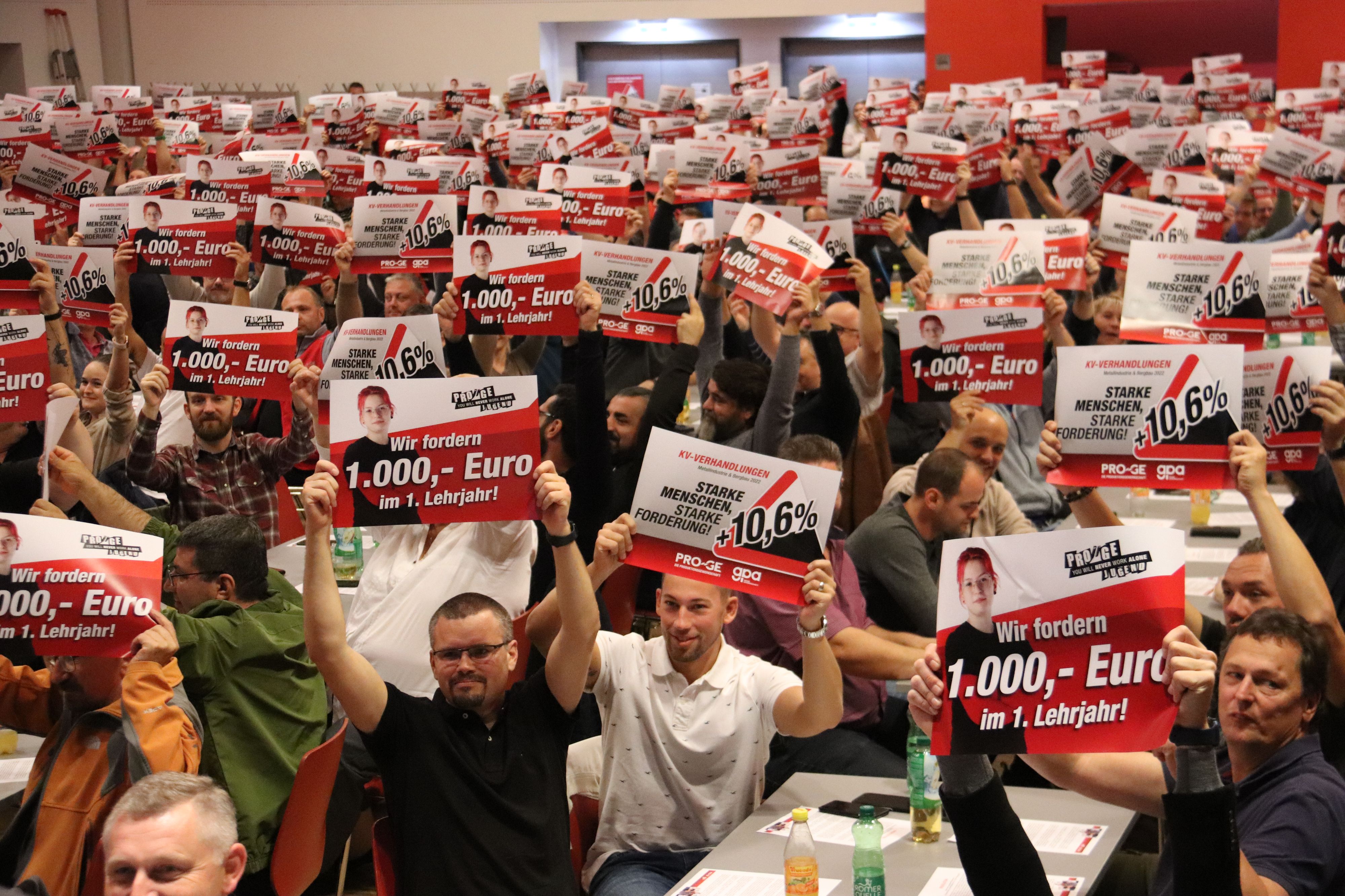 Betriebsräte bei der Konferenz in Oberwaltersdorf, Niederösterreich, 12. Oktober 2022