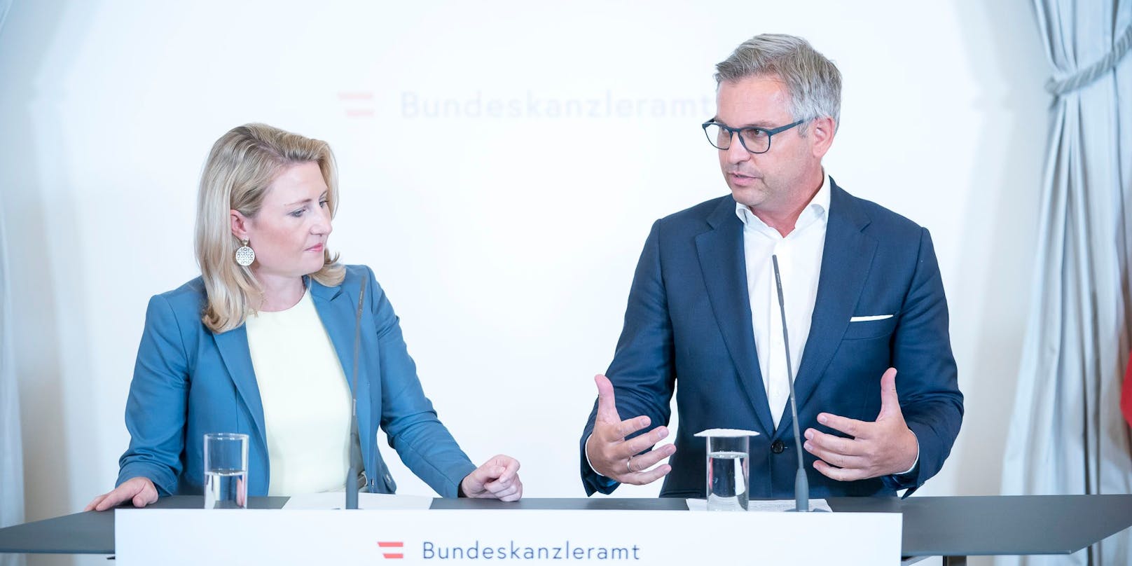 Familienministerin Susanne Raab und Finanzminister Magnus Brunner können sich über einen "Meilenstein" freuen.