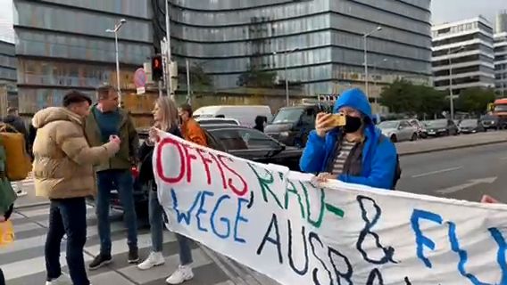 Zu einem Megastreit kam es am Mittwoch während einer Straßensperre.