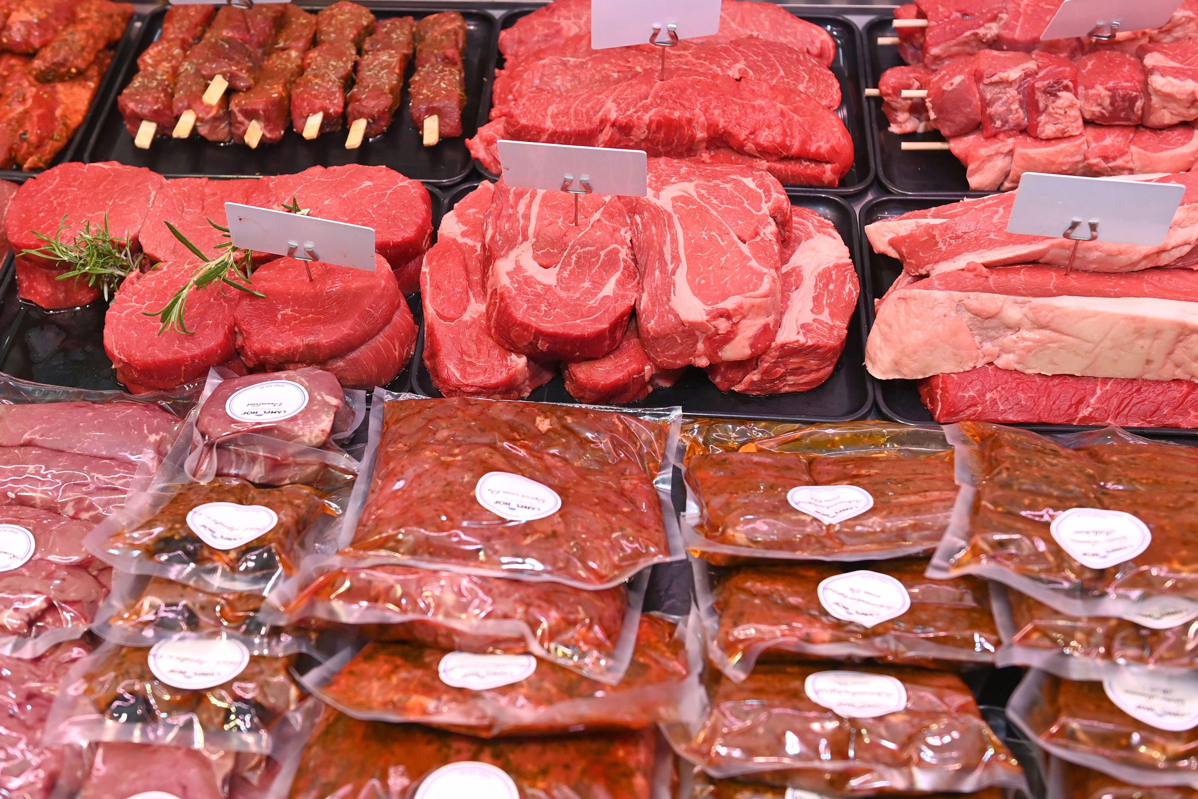 Bei Billa und Billa Plus gibt es nun eine weitreichende Änderung beim Fleisch-Angebot. Symbolbild. 