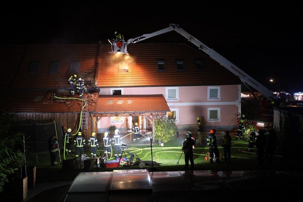 Zehn Feuerwehren waren schließlich im Einsatz.