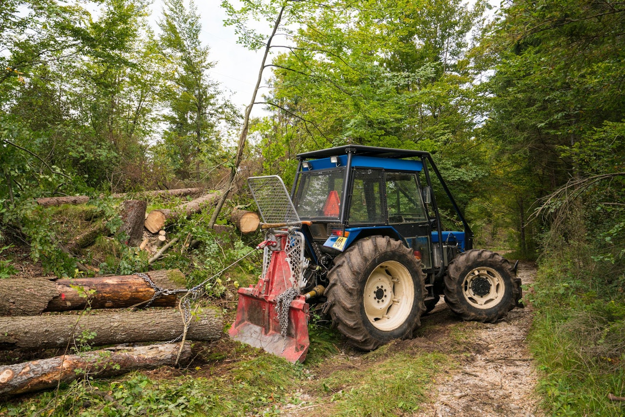 Heute.at - Steirer unbemerkt von eigenem Traktor getötet