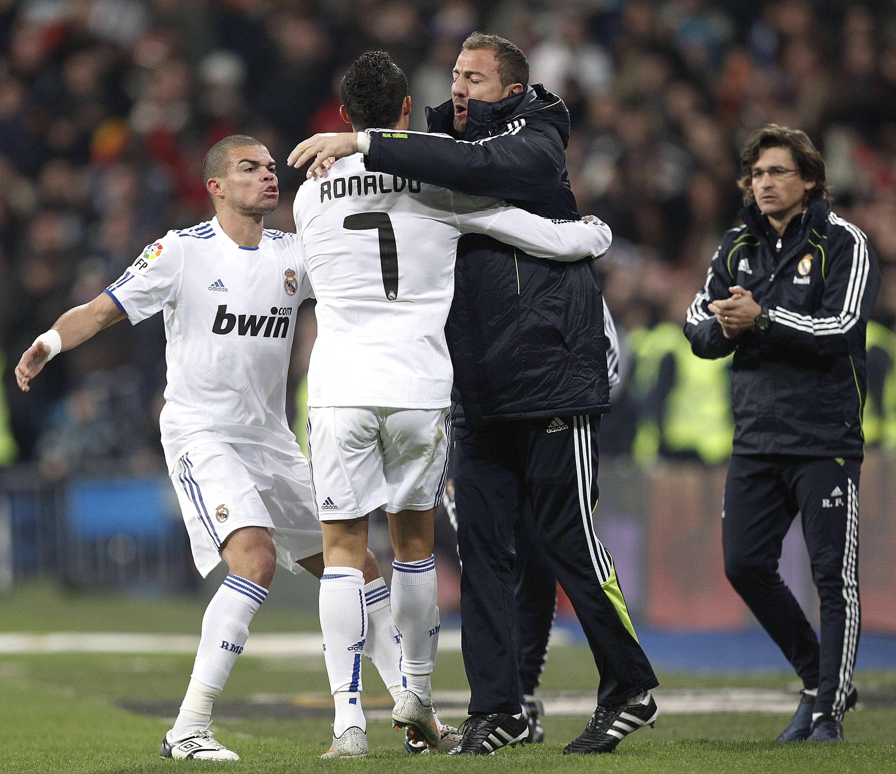 Ersatz-Keeper Dudek (r.) mit Ronaldo und Pepe