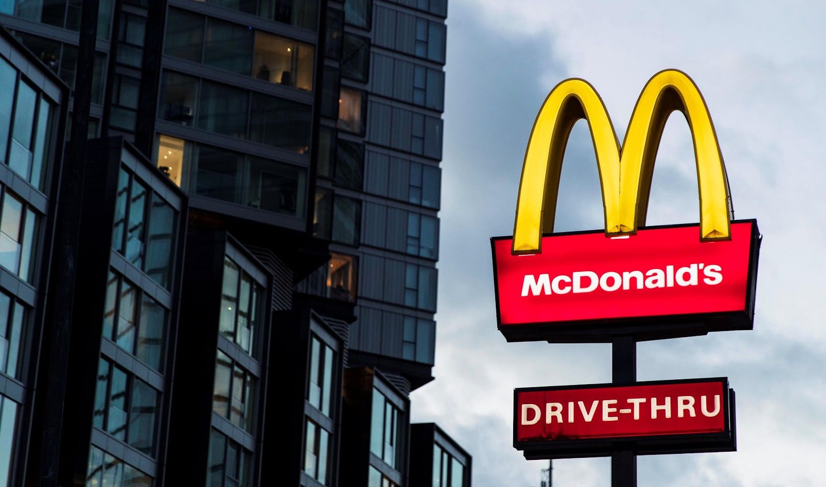 Ein Australier hat sich gegen seinen Job als Teamleiter in der Finanzdienstleistung entschieden – und für einen Job als Putzkraft bei McDonald’s. 