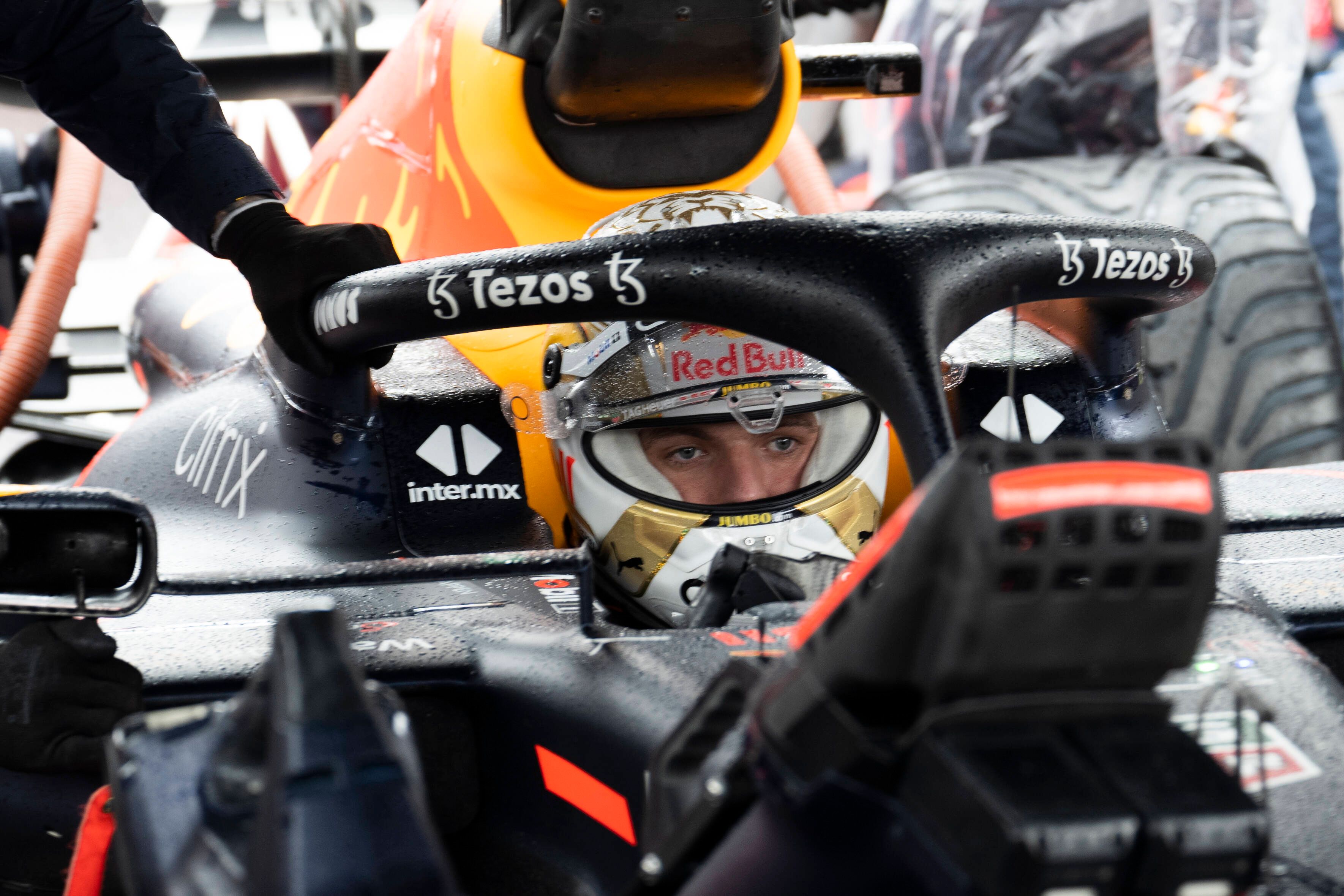 Verliert Max Verstappen nun doch den WM-Titel? Aussagen von Ross Brawn lassen darauf schließen. 