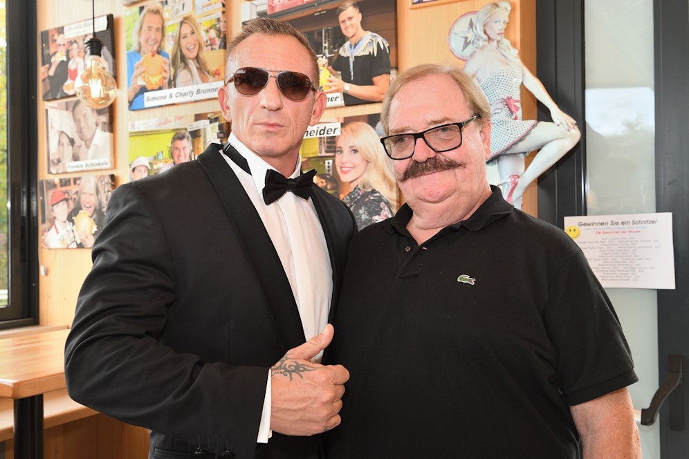 Bond-Double Max Fraisl machte beim Kremser Schnitzel Drive-In Halt. 