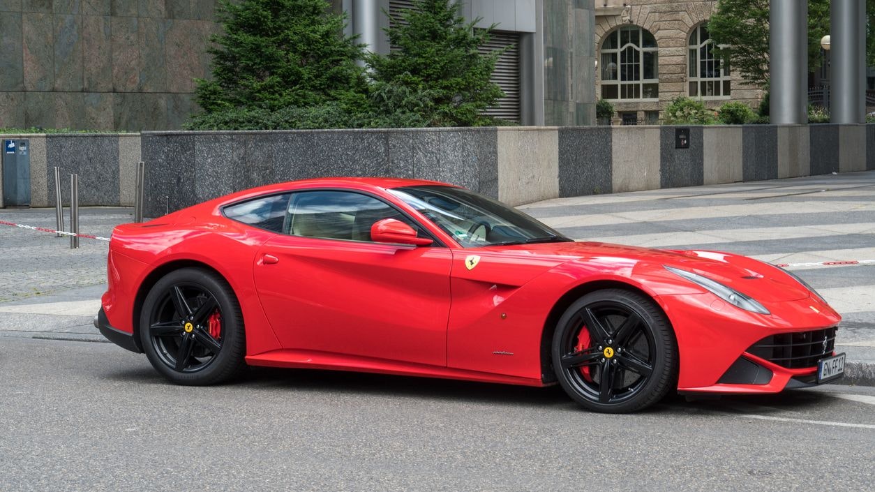 Der Ferrari wurde bei dem Crash schwer beschädigt.