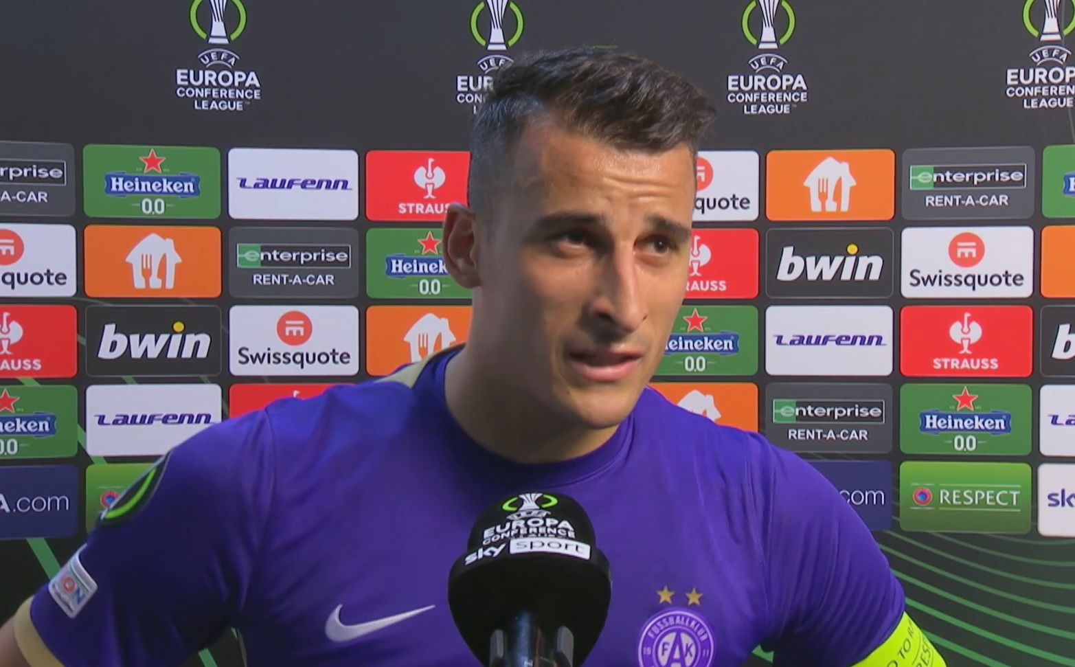 Manfred Fischer weinte um den bei einem Autounfall schwer verletzten Austria-Stürmer Muharem Huskovic. 