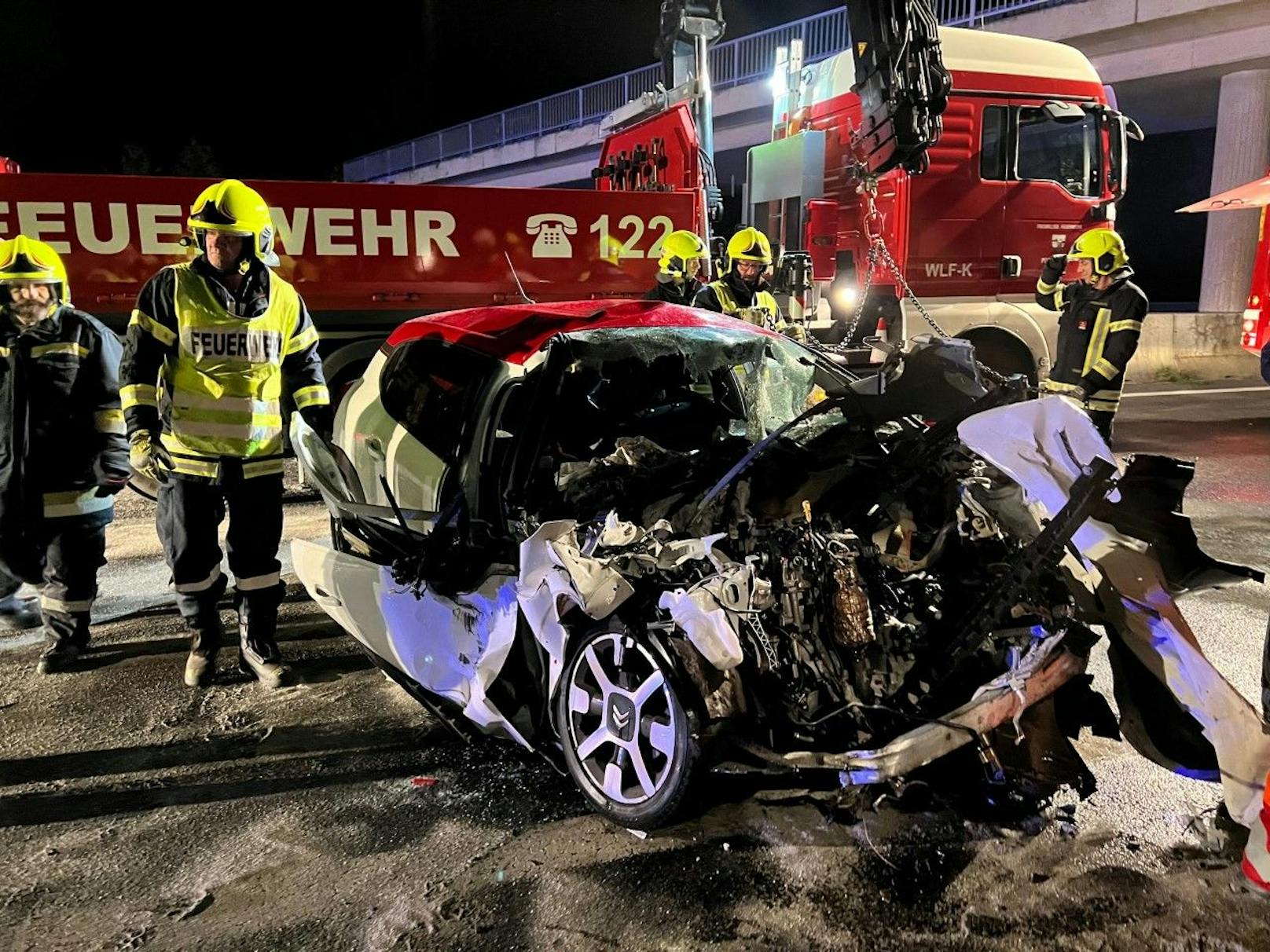 Zu einem folgenschweren Verkehrsunfall kam es am Mittwochabend auf der A3 zwischen Pottendorf und Ebreichsdorf-West in Fahrtrichtung Wien.