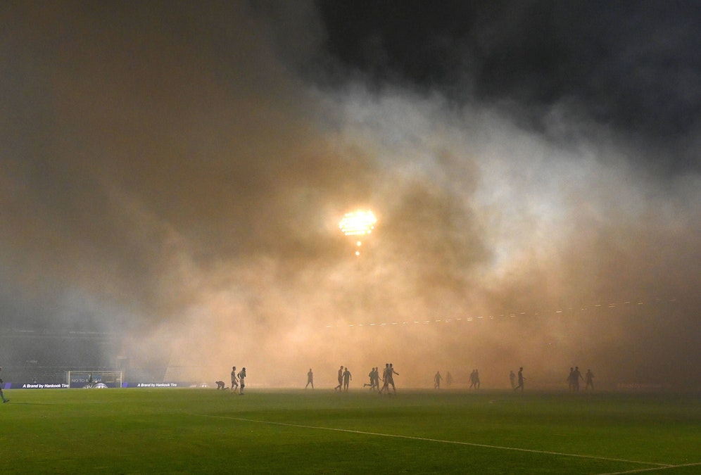 Die Begegnung zwischen Partizan Belgrad und Köln stand am Rande des Abbruchs. 