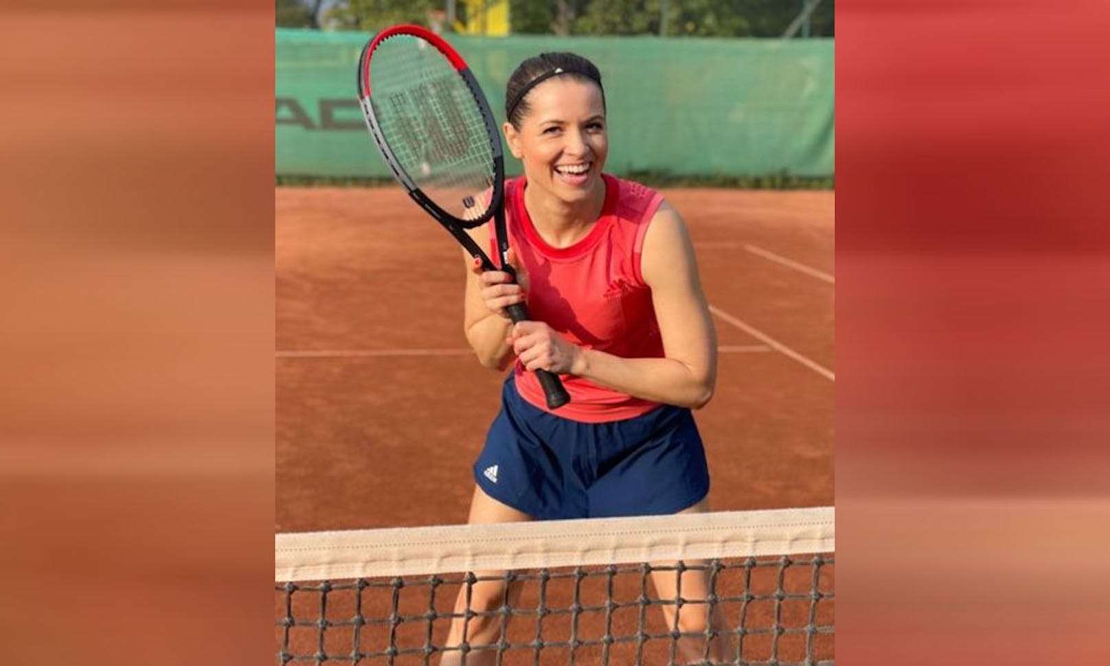 Kristina Inhof verletzt sich beim Tennisspielen 