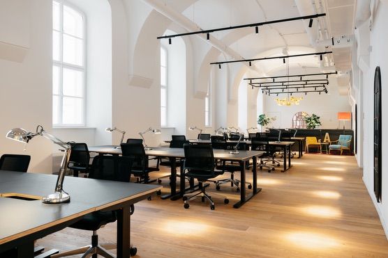 "Flix-" und "Flexi-Desks", damit man nicht fix und foxy vom Mietbüro ist, sollte es mit dem Geld knapp werden.