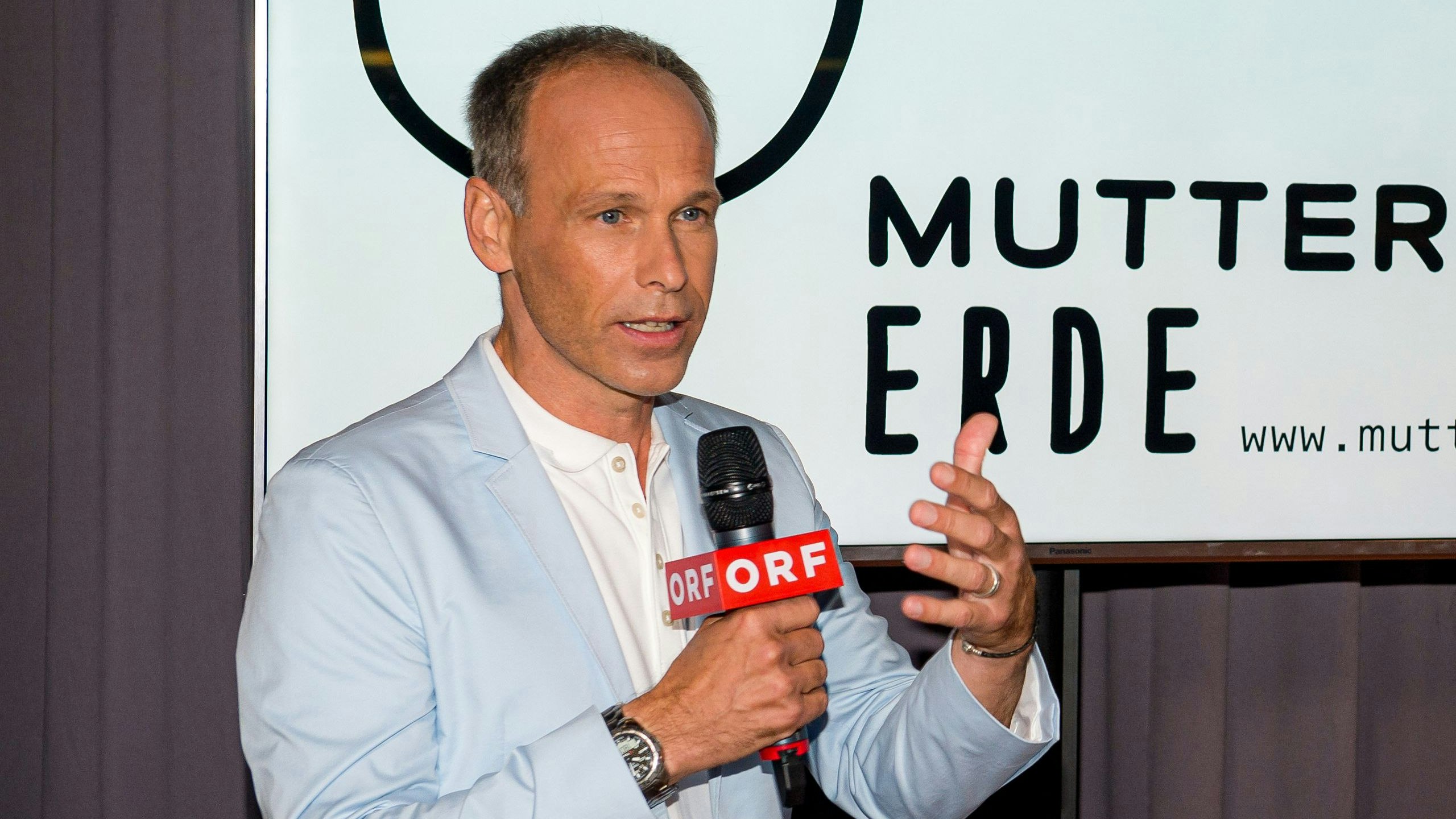 Download von www.picturedesk.com am 14.10.2022 (21:19).  "ORF/MUTTER ERDE-Schwerpunkt: Unser Klima, unsere Zukunft - Wir haben es in der Hand". Über die Klimakrise und ihre Folgen, ab 12. September. Präsentation am 18. August 2020 im Rahmen eines Pressegesprächs. Im Bild: Marcus Wadsak (ORF-Wetter). Foto: ORF/Thomas Jantzen. - 20200818_PD1694 - Rechteinfo: Rights Managed (RM)