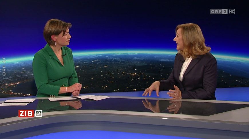 ÖGKV-Präsidentin Elisabeth Potzmann in der ZIB2 mit ORF-Moderatorin Marie-Claire Zimmermann am 14. Oktober 2022.