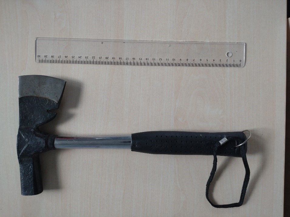 Die Polizei stellte die Axt sicher.