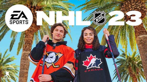 Männer und Frauen Seite an Seite –&nbsp;die Stars Trevor Zegras und Sarah Nurse posieren auf dem Cover von "NHL23".