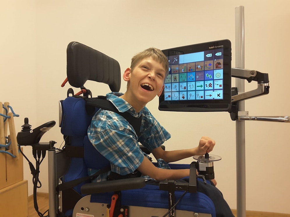 Ulrich wünscht sich Geburtstagkarten aus aller Welt zu seinem 22. Geburtstag.