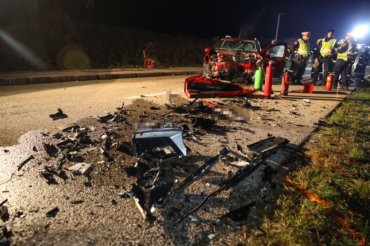 Heute.at - Autofahrer ist bei Crash in Oberösterreich sofort tot