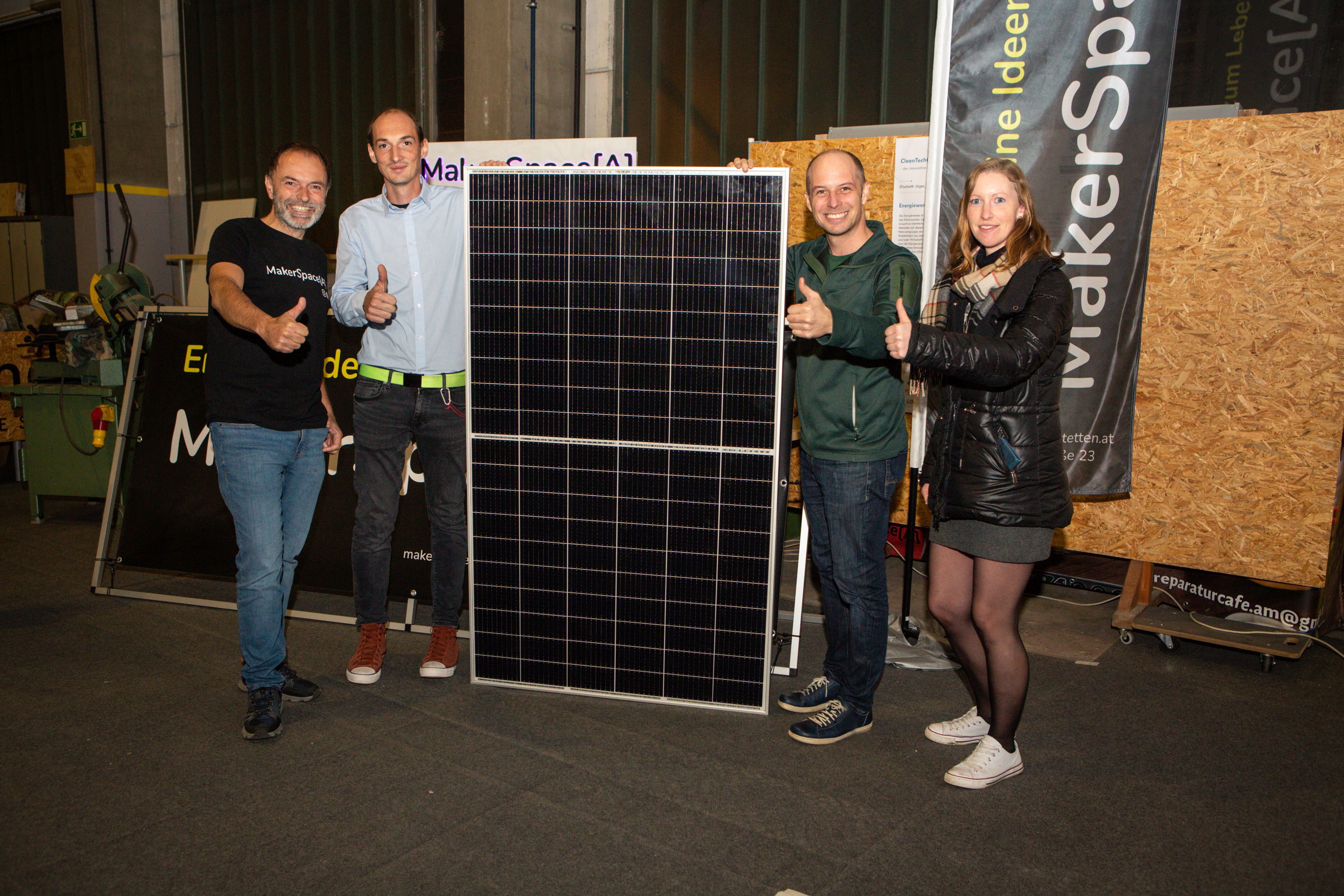 Zahlreiche Interessierte nahmen beim Workshop zur Selbstinstallation von Kleinst-Photovoltaik-Anlagen teil.