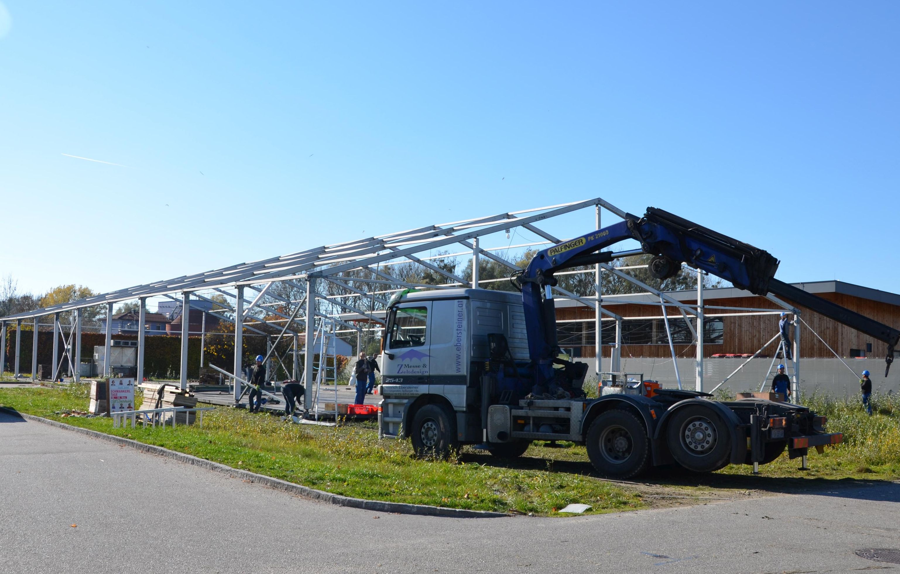 In mehreren Bundesländern müssen wieder Zelte aufgestellt werden.