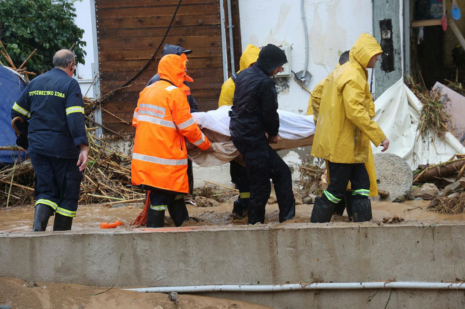 Bilder der Verwüstung nach einem heftigen Unwetter nahe der kretischen Hauptstadt Heraklion am 15. Oktober 2022.