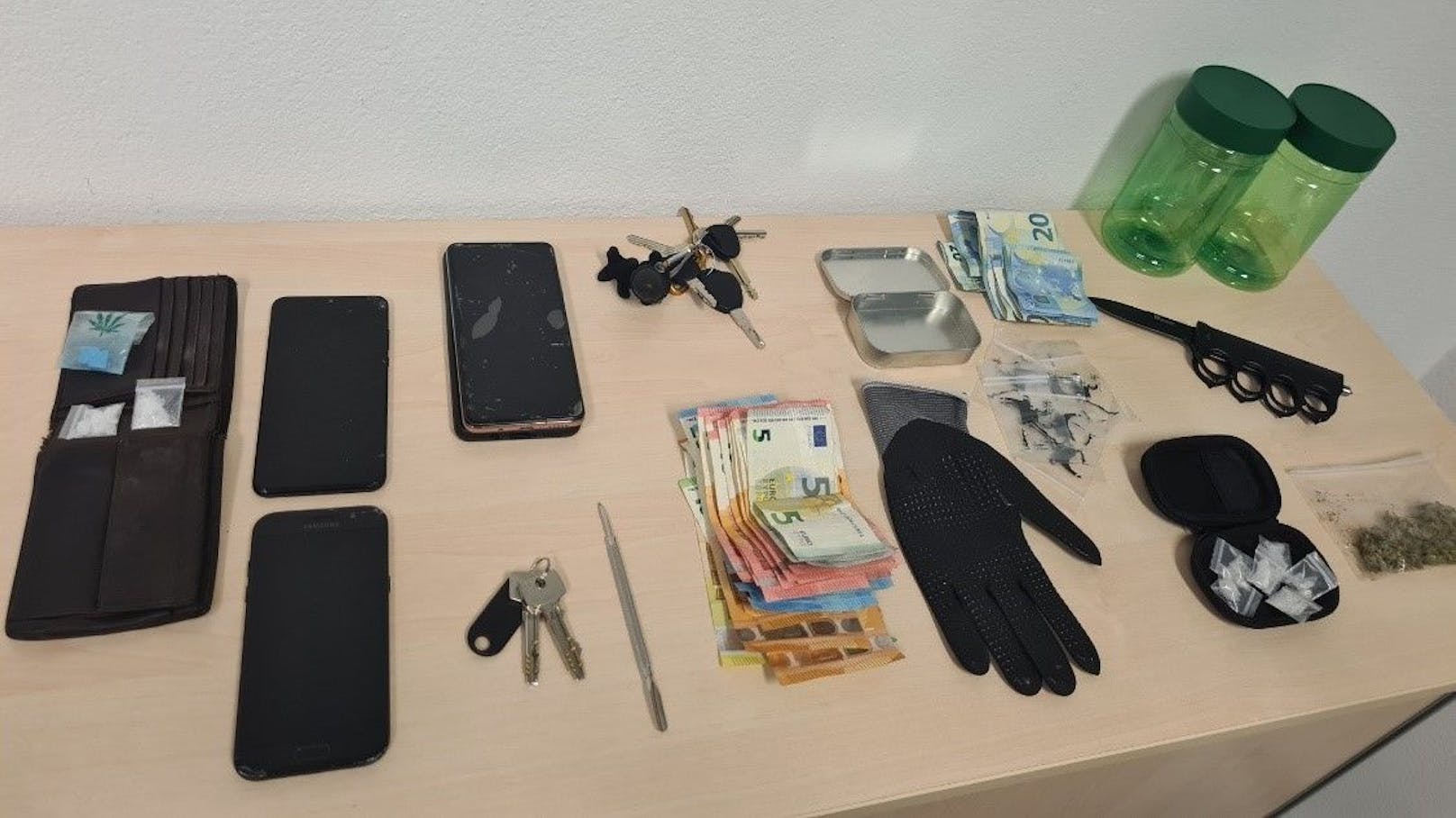 In Rudolfsheim-Fünfhaus wurde in der Nacht auf Samstag ein Drogendealer festgenommen.