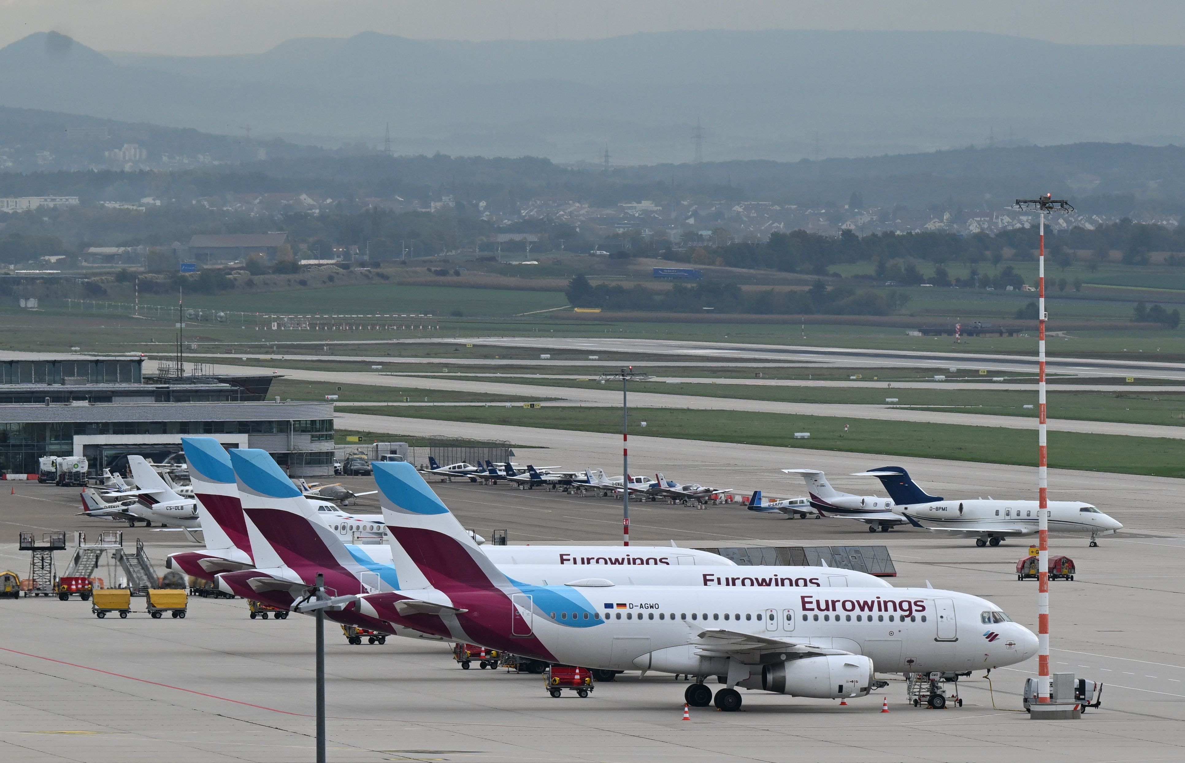 Die Piloten und Pilotinnen der Airline Eurowings wollen im Streit über bessere Arbeitszeiten erneut streiken.