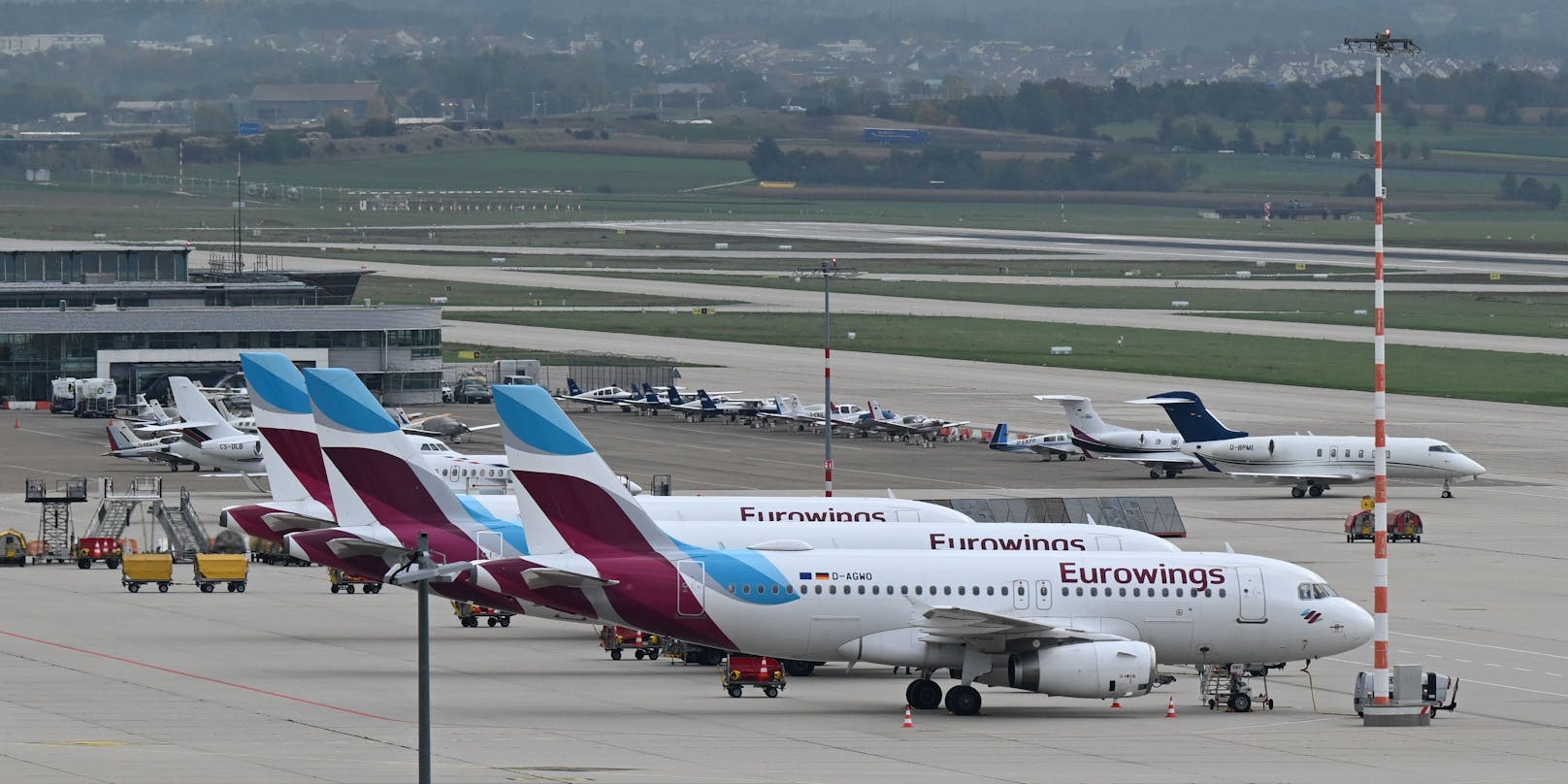 Die Piloten und Pilotinnen der Airline Eurowings wollen im Streit über bessere Arbeitszeiten erneut streiken.