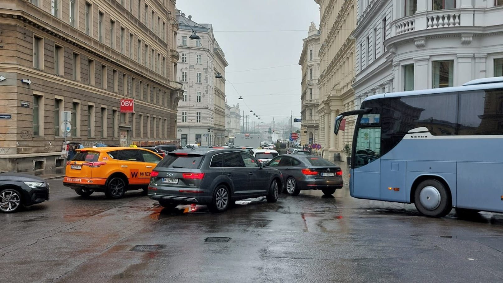 In der Wiener City herrschte am Samstag totales Verkehrs-Chaos.