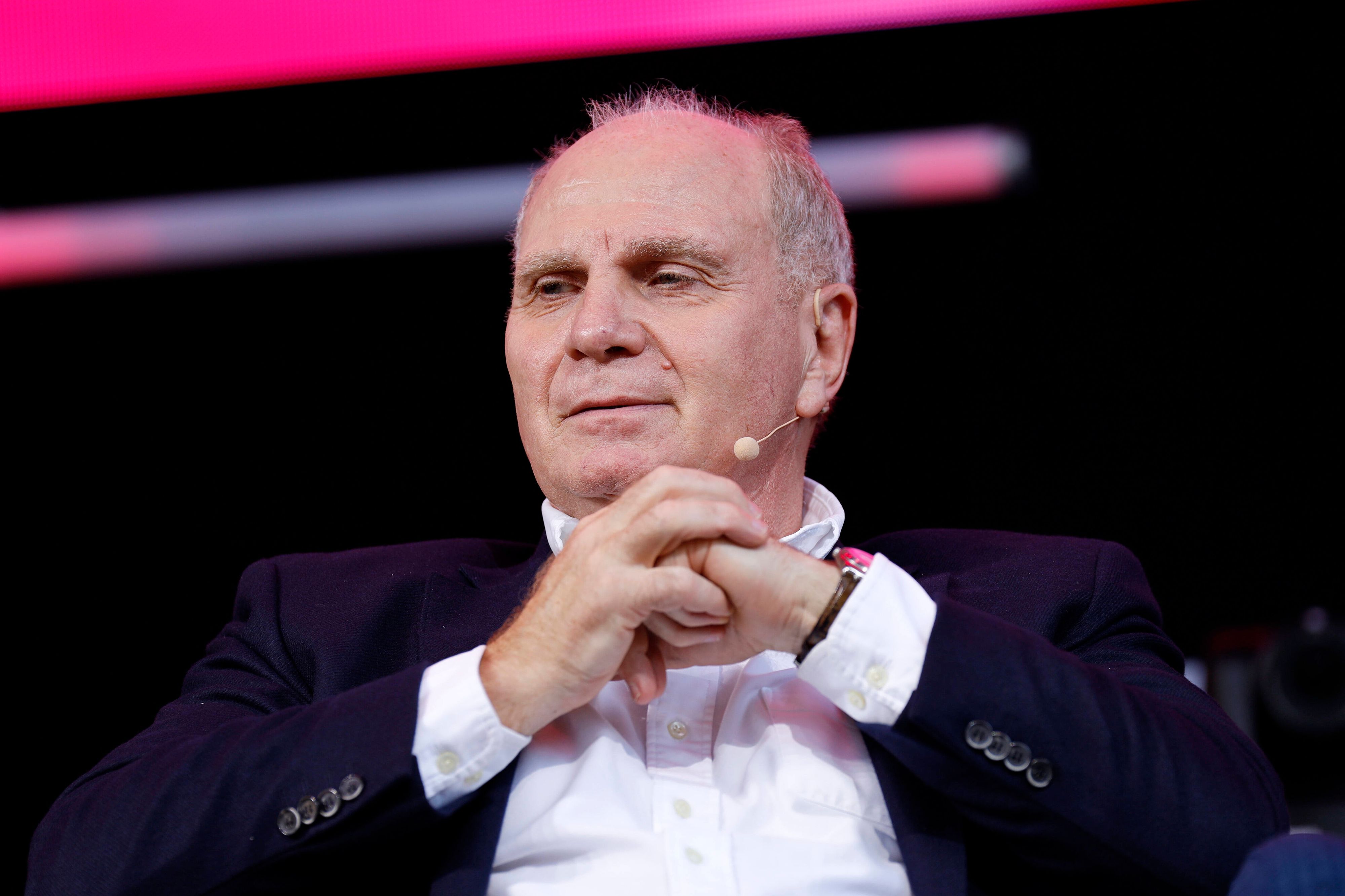 Uli Hoeneß schießt bei der Jahreshauptversammlung gegen ein Bayern-Mitglied.